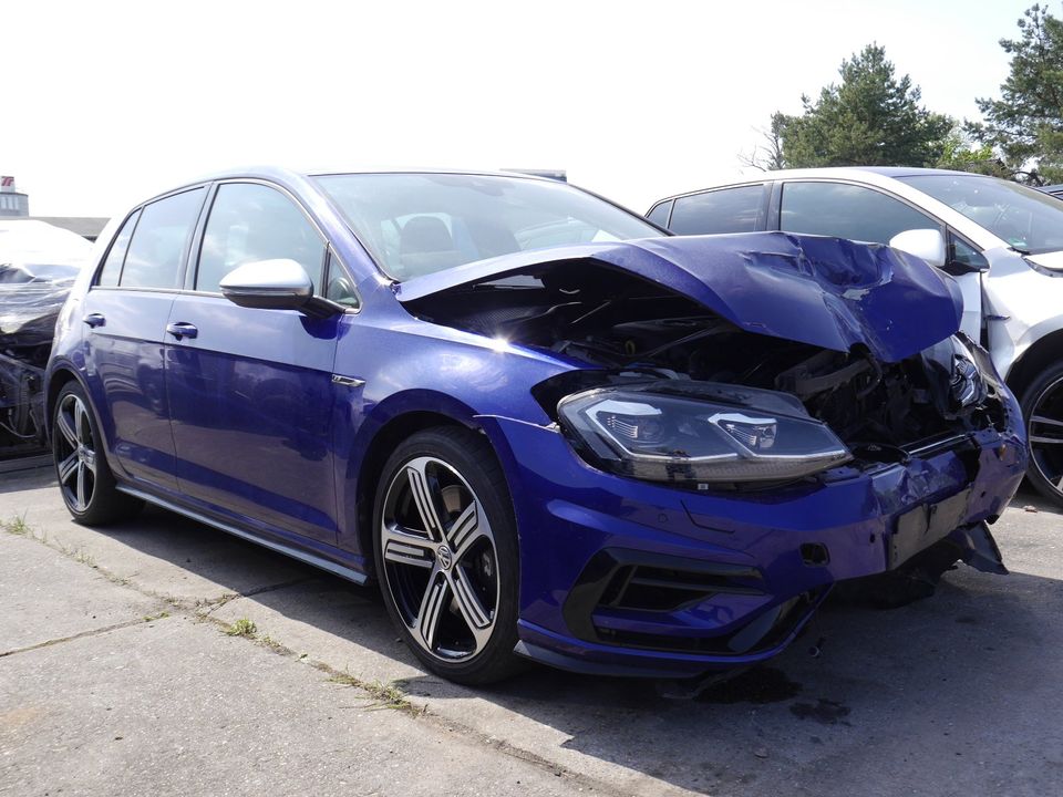 VW Golf R 2.0 TSI DSG 4MOTION in Trebbin