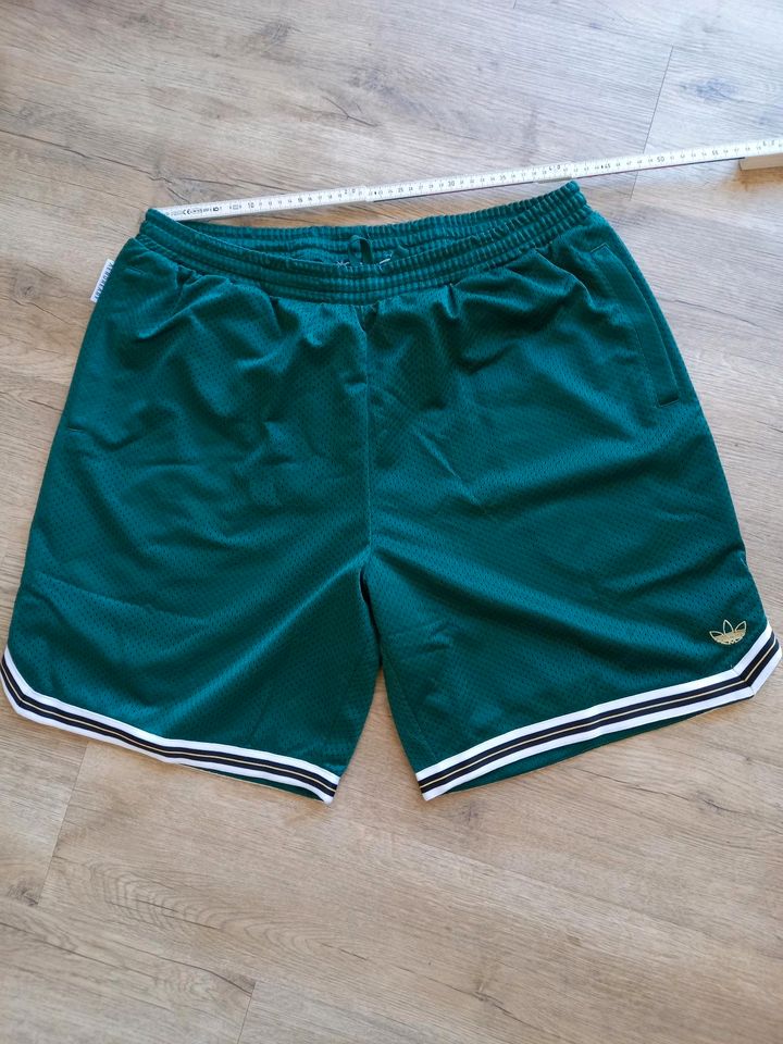 ADIDAS ORIGINALS THYSHAWN BASKETBALLSHORTS IN GRÜN in Meppen