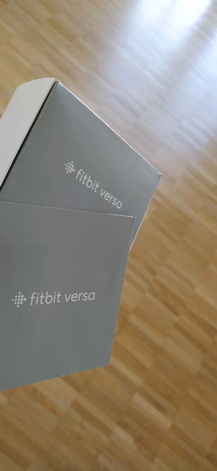 Fitbit Versa ⭐ Verpackung Box Schachtel ohne Inhalt original in Bremen