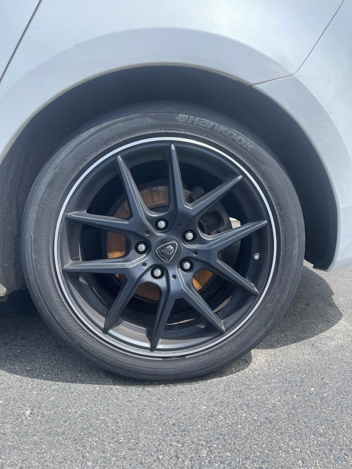 Abbildung des Autos Mazda 3 mit Motorschaden
