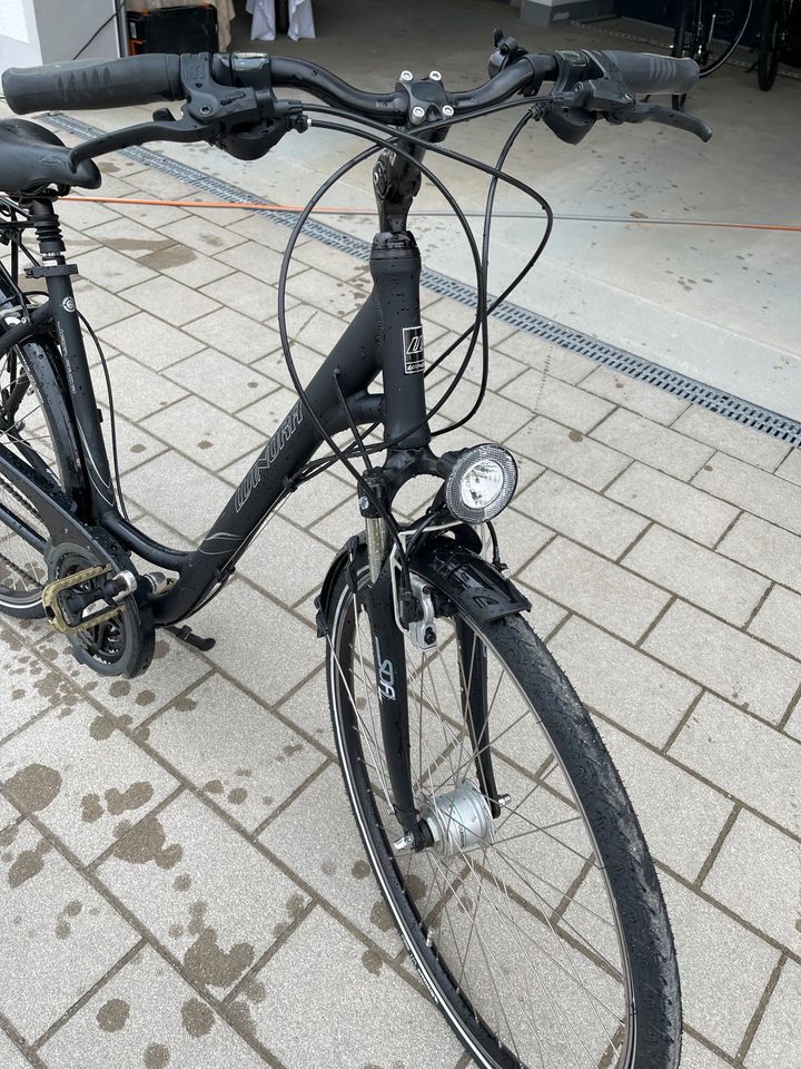 Fahrrad Damen 28 Zoll schwarz in Ortenburg