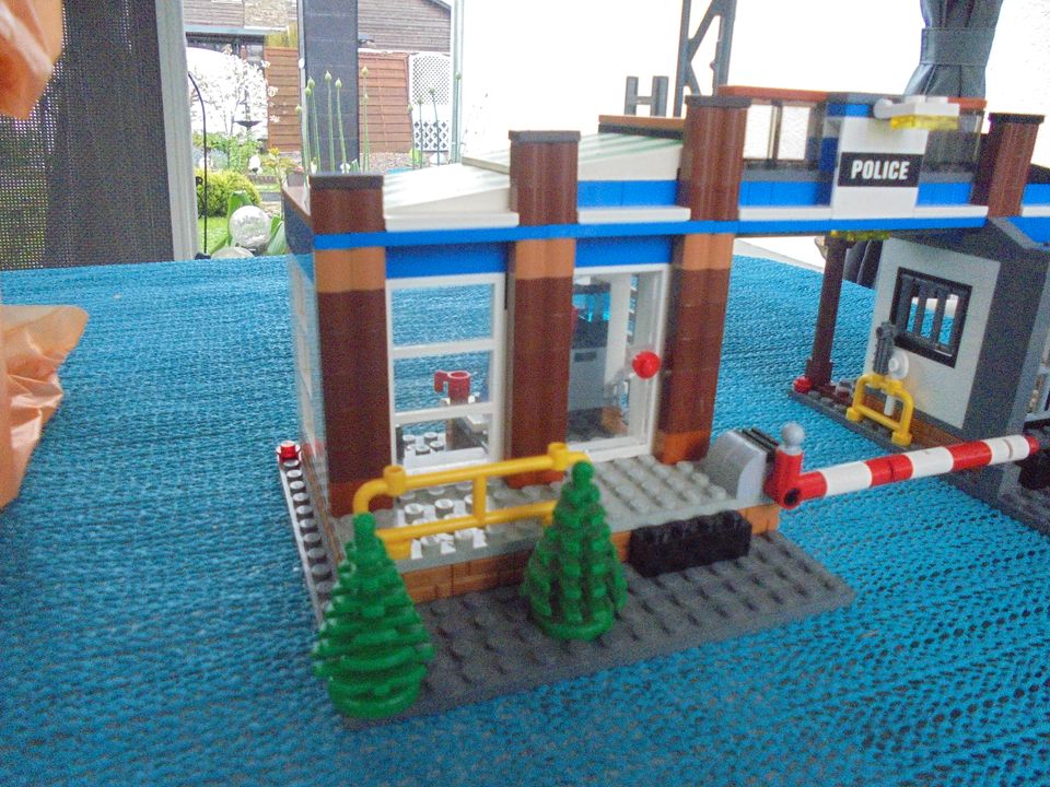 Lego City 4440 Forst - Polizei - Revier in Warburg