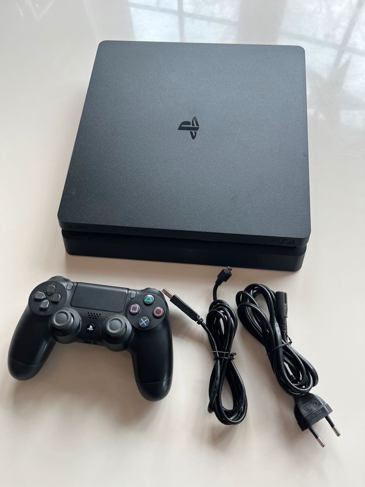 Sony PlayStation 4 Slim - CUH-2116B in Bergheim