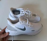 Nike running sport turnschuhe Schuhe .Sneaker gr. 35.5 weiß Sachsen-Anhalt - Tangermünde Vorschau