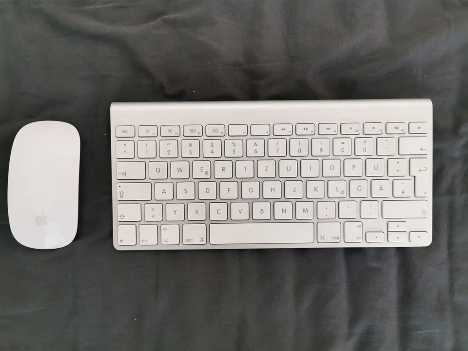 Apple, Magic Mouse und Tastatur weiß in Frankfurt am Main
