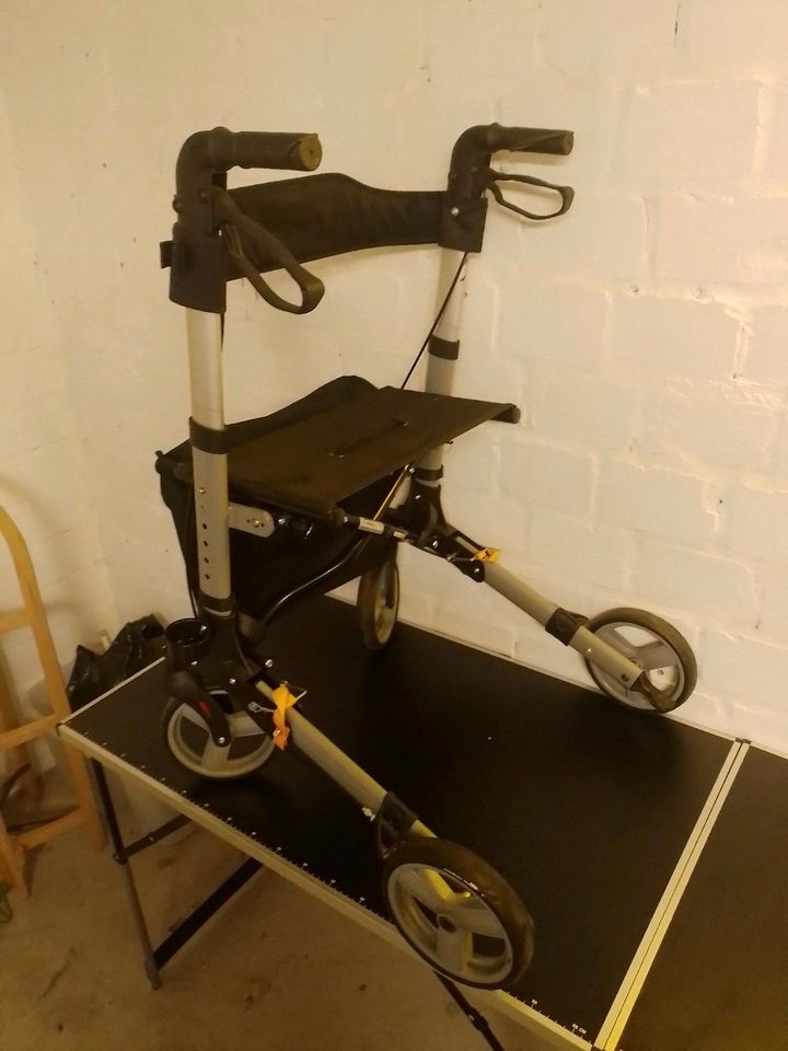 Leichtgewicht Rollator "Butterfly"  2× vorhanden in Paderborn