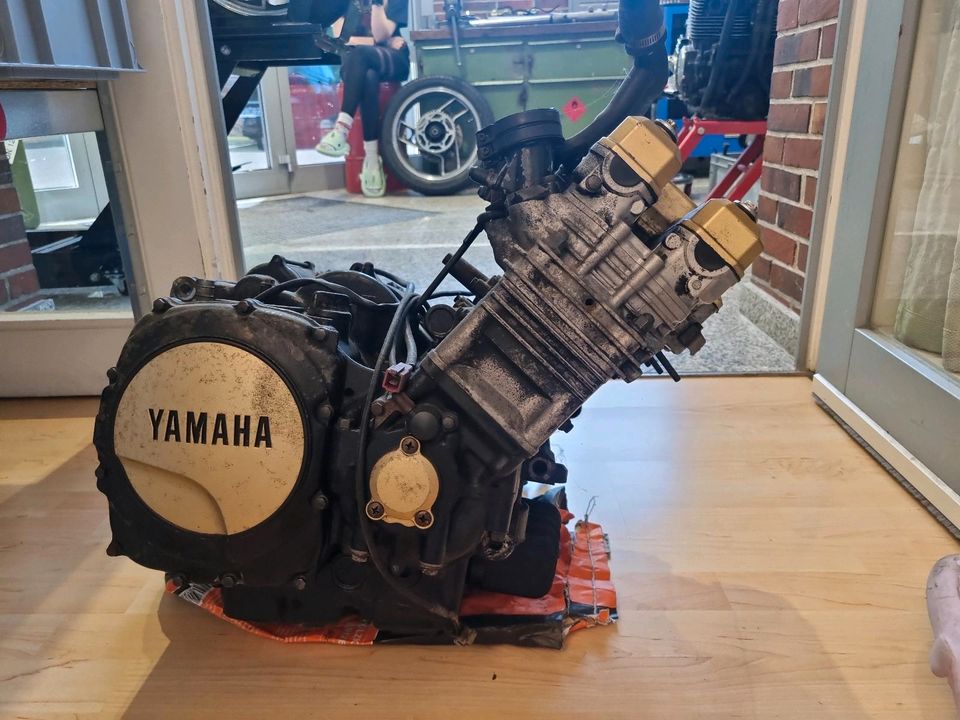 Yamaha Fz 750 Motor in Friedeburg