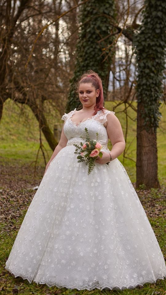 Brautkleider-Hochzeitskleider bis 500€ alle neu in Kirchseeon