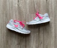 Mädchen Nike Sportschuhe / Turnschuhe Gr. 33 grau Niedersachsen - Vechelde Vorschau