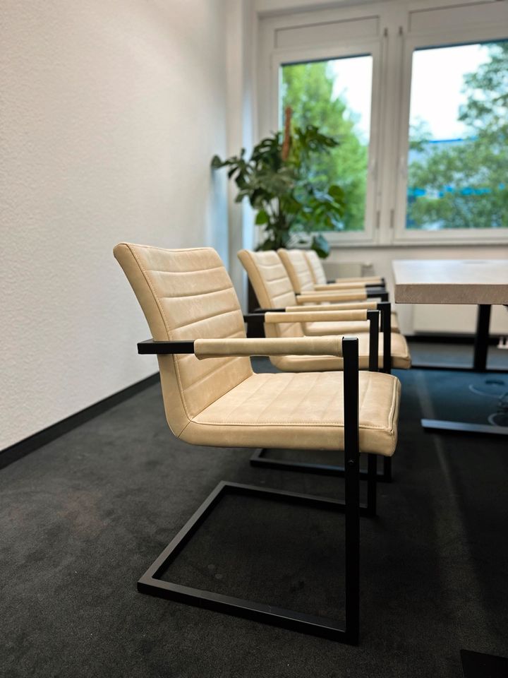 Esszimmerstühle - Creme / beige veganes Leder - 4 Stühle - NEU in Langenfeld