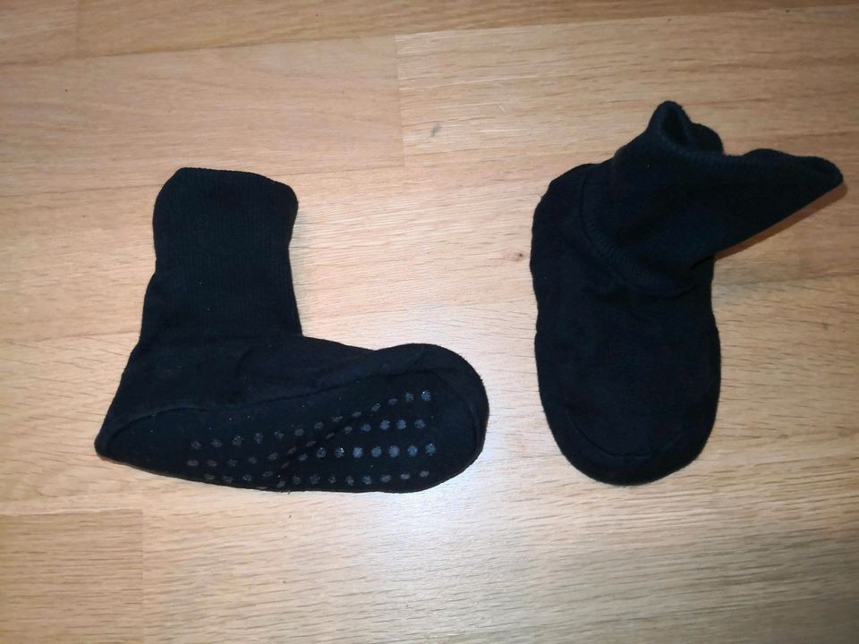 Anti-Rutsch Überzieher - weite Socken in Ratingen
