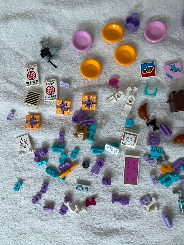 Lego Friends Menschen Figuren Zubehör Konvolut sondern Steine in Leverkusen