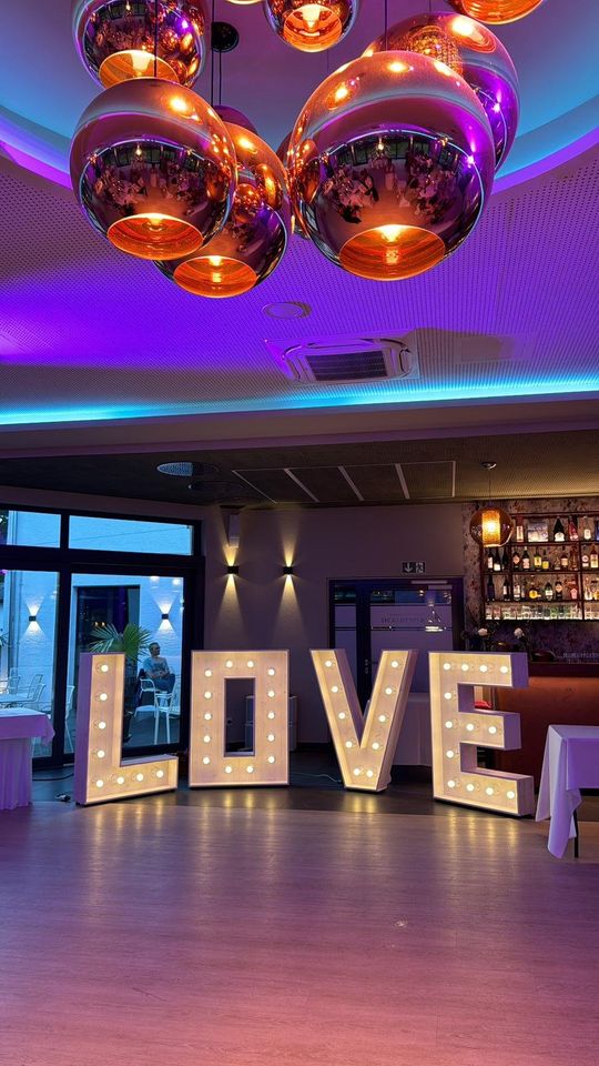 LOVE Letters, LED-Leucht-Buchstaben, zu Hochzeit/Jahrestag, Holz in Frankfurt am Main