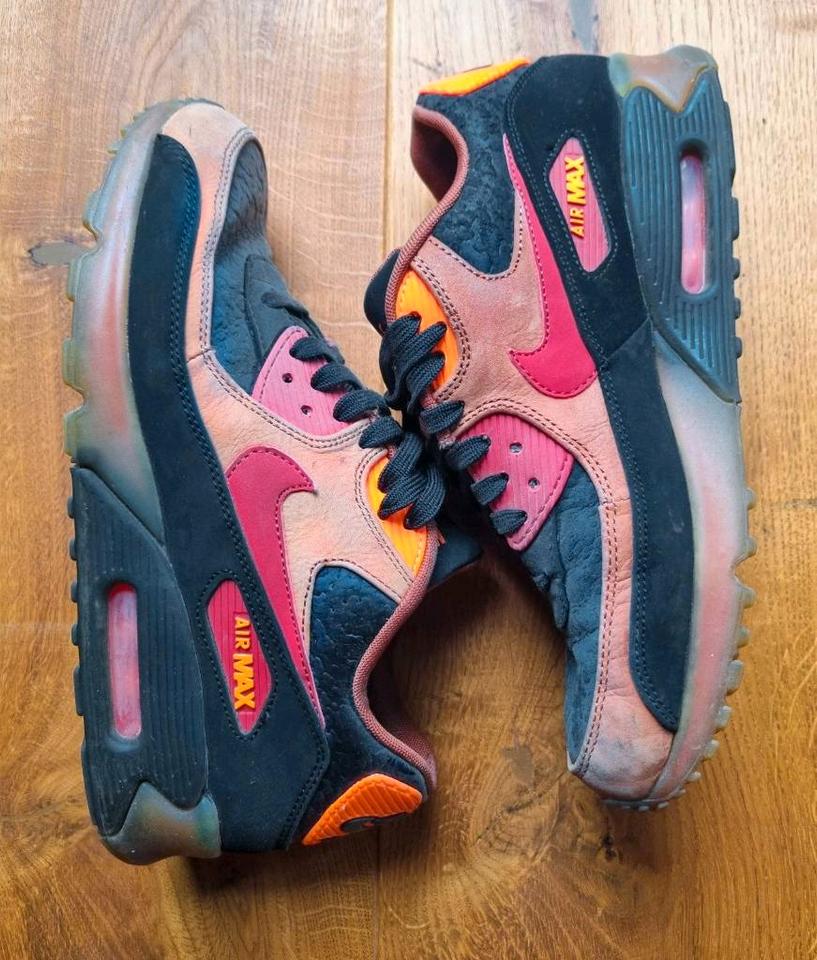 Nike Air Max 90 Gr. 42 5 Halloween Edition Sohlen leuchten in Rheinland Pfalz Hohr Grenzhausen kleinanzeigen