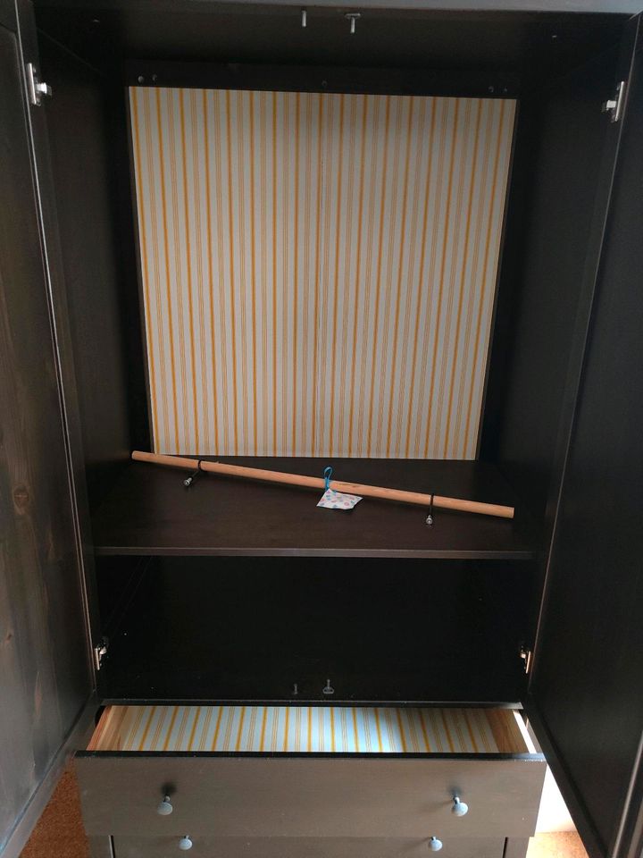 Ikea Hemnes Kleiderschrank in Bröckel