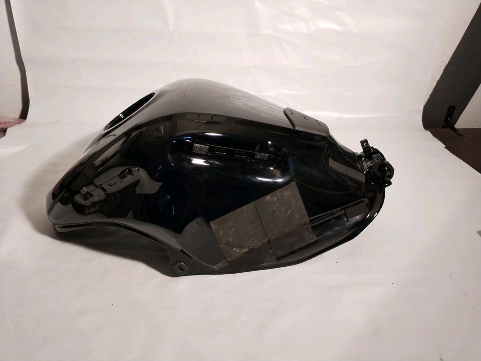 Honda VFR 1200 Tank neu in Frankfurt am Main