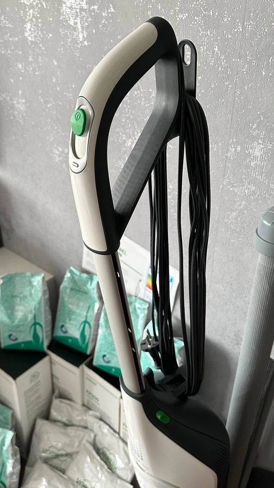 Vorwerk VK 200 + Elektrobürste EB 400 und viel Zubehör in Zörbig