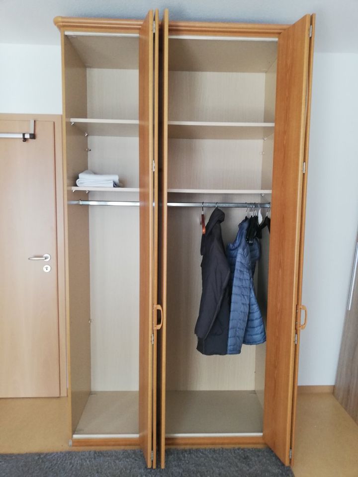 Schlafzimmer-Kleiderschrank  gepflegt ! in Bad Driburg
