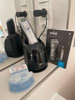 Braun Akku Rasierer Series 7 incl. Reinigungsstation Nordrhein-Westfalen - Delbrück Vorschau