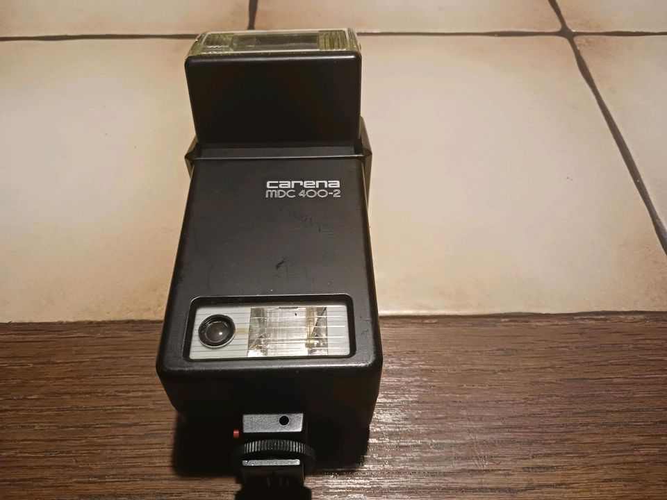 Alte Fotoapparate und Blitzlichtgeräte u. a. Kodak Instamatic 50 in Edewecht