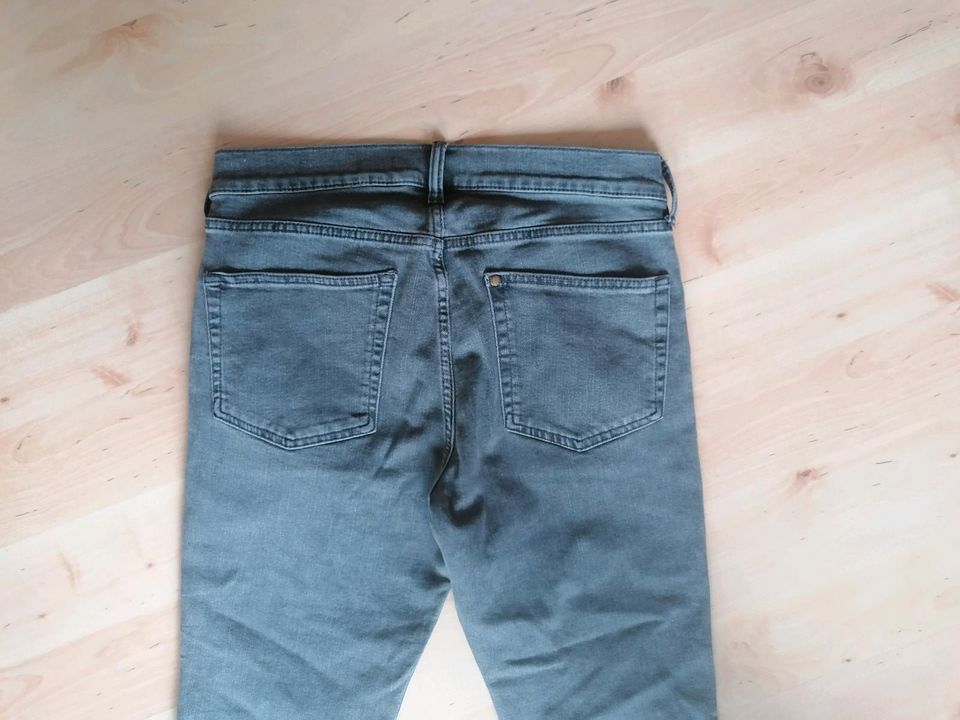 Jeans H&M Skinny 32 in Osdorf