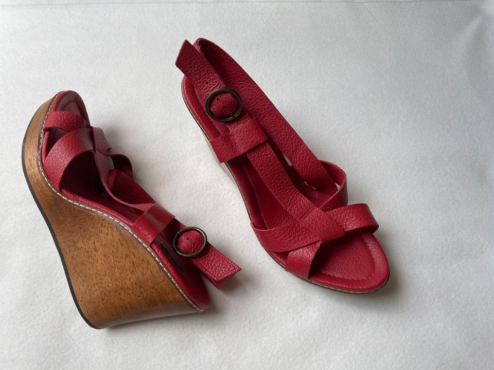 Zara Schuhe Gr. 39 Keilabsatz Plateausandalen rot in Hamburg