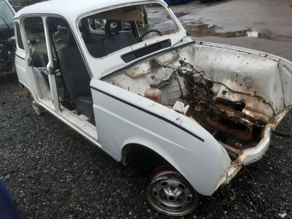 Renault R4 zum Ausschlachten Schlachtfest Ersatzteile Blechteile in Achim