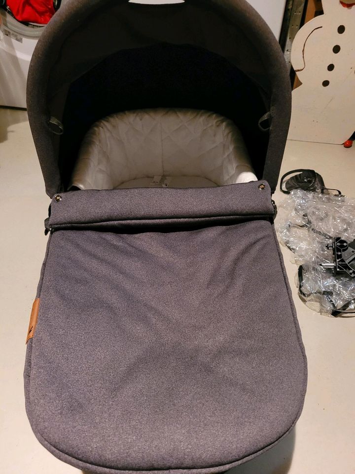 Babyschale babywanne babyjogger inkl. Zubehör in Kusterdingen