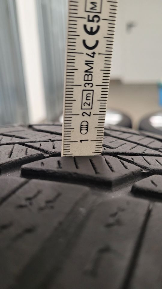 4 gebrauchte Winterreifen-185/60R15 inkl. Felgen u. VW-Radkappen in Hemer