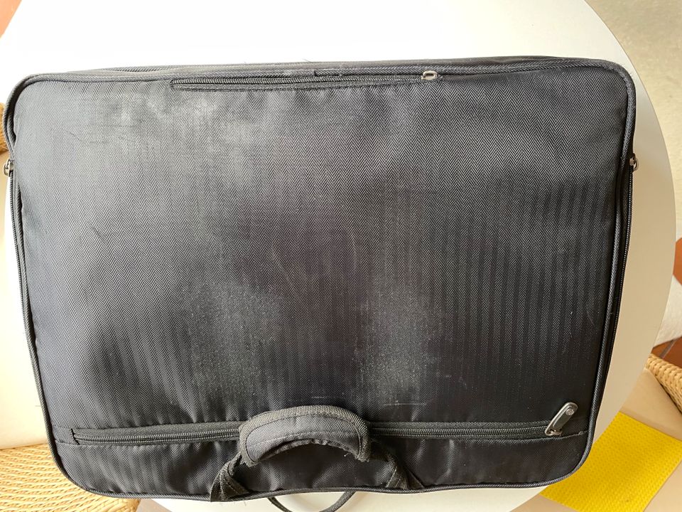 Laptop-/Notebooktasche in schwarz in Burgdorf