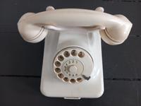 2 Alte Bakalit Wählscheibentelefone Weiss Elfenbein Schwarz W48 ? Schleswig-Holstein - Itzehoe Vorschau