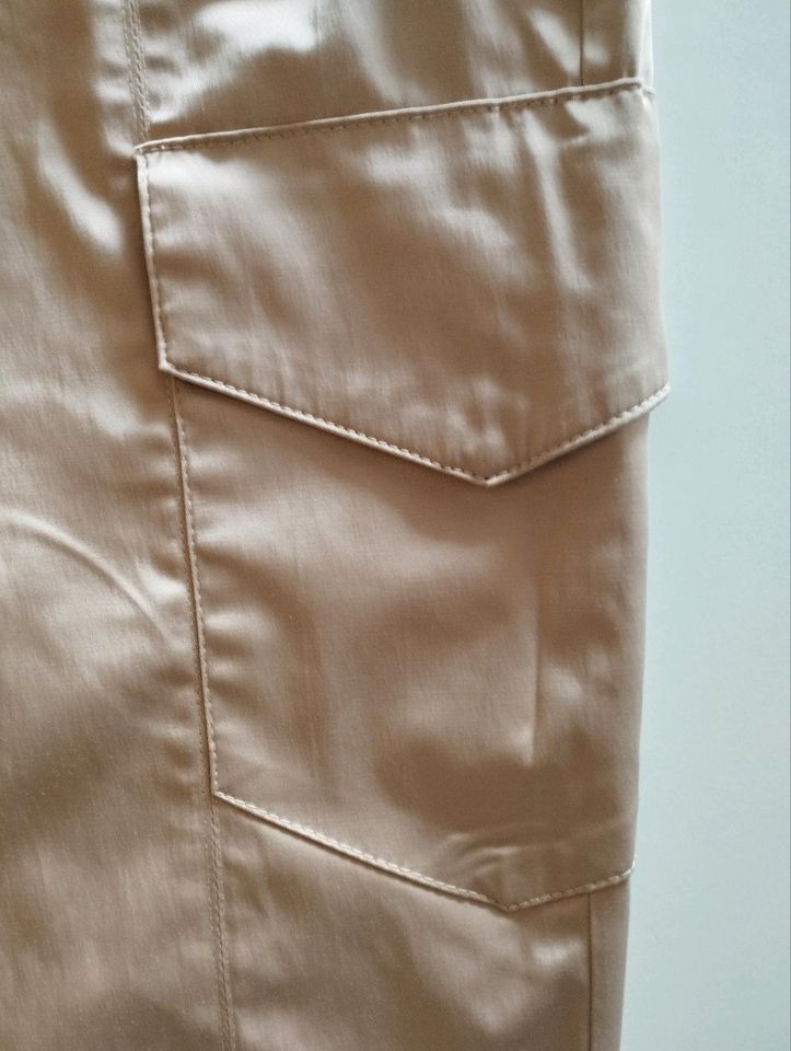 Neu, Zara Damen Hose, S 36, Gold Beige, Satin-Effekt in Schöneberg i. Westerwald