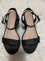 Zara Damenschuhe Sandalen schwarz Gr 36 Frankfurt am Main - Frankfurter Berg Vorschau