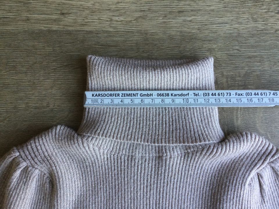 Golden glitzernder Rollkragenpullover v.„PRIMARK CARES“ in „2 XS“ in Nickenich