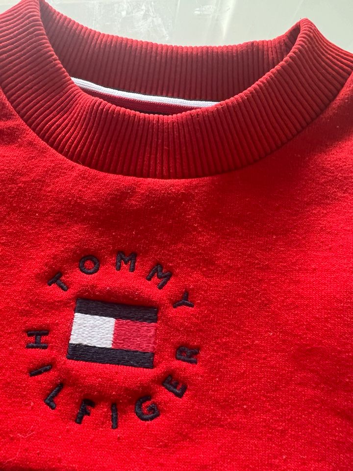 Tommy Hilfiger Pullover Kleid gr. 116 super erhalten Mädchen in Bad Emstal