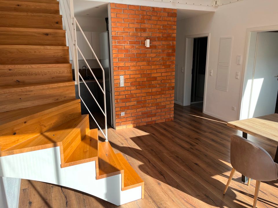 Neuwertige 2,5 Raum Maisonette Wohnung mit Balkon und Einbauküche in Schwandorf