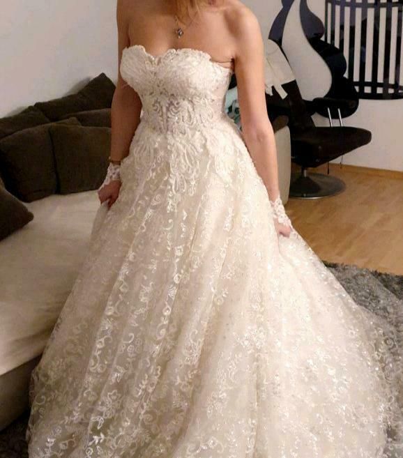 Traumhaftes Glitzer Brautkleid Hochzeitskleid mit Schleppe in Bad Wurzach