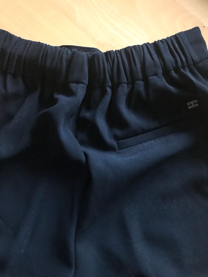 Tommy Hilfiger Hose blau Gr. 34 in Frankfurt am Main