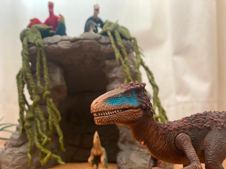 Dino Höhle von Schleich in Berlin