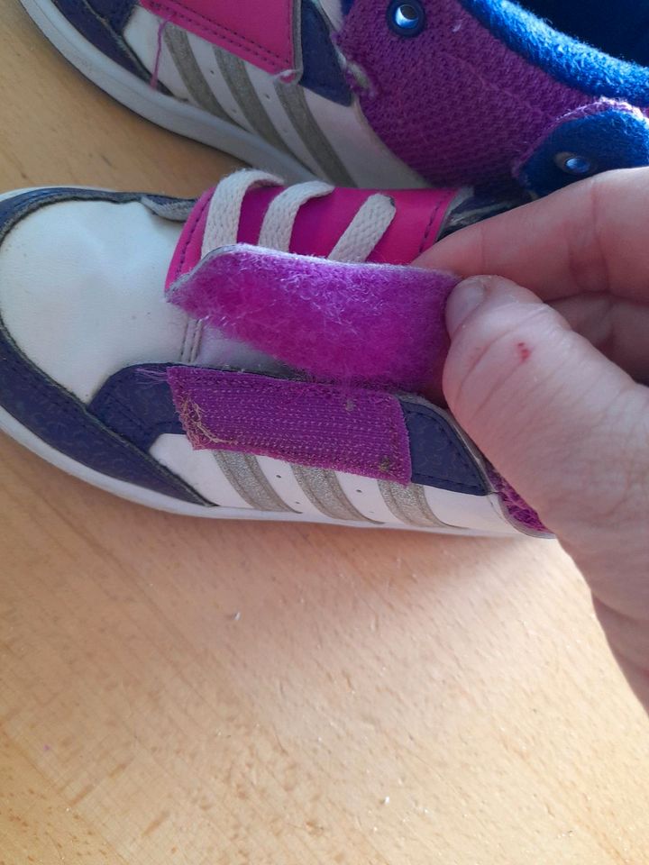 Adidas Sneaker Schuhe Turnschuhe Gr. 27 Klett pink lila weiss in Eisingen
