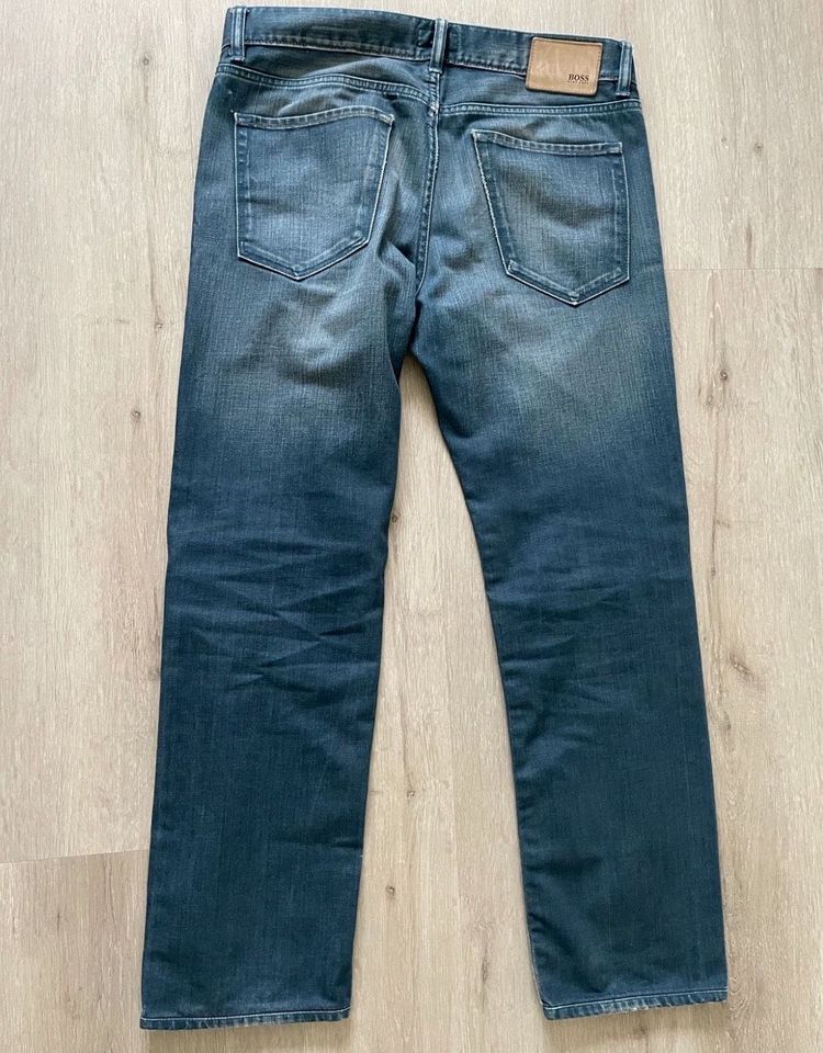 Hugo Boss Herren Jeans Gr 33/32 in Wathlingen