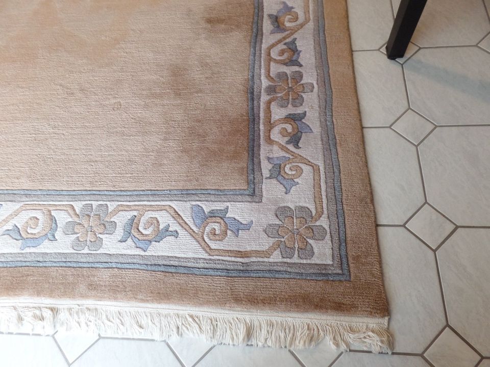 Teppich aus Indien, handgeknüpft aus 100% Schurwolle. in Reichshof