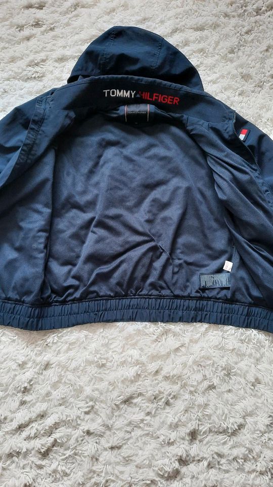 Tommy Hilfiger Übergangsjacke in der Größe176 in Borna