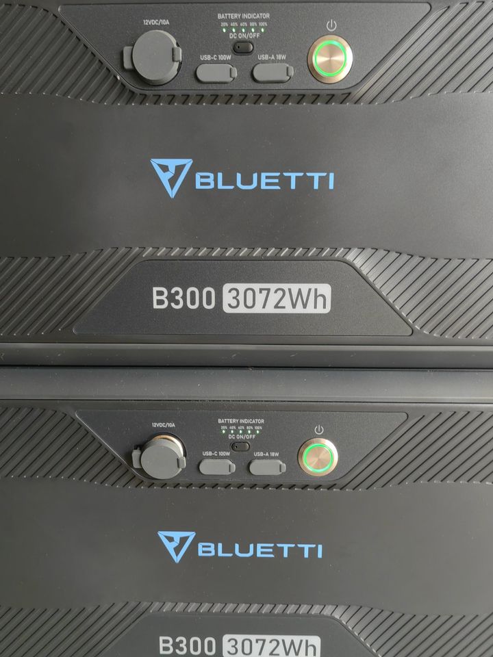 BLUETTI  AC300 + 2x B300 + 2x PV350 SolarPanel in Zirndorf