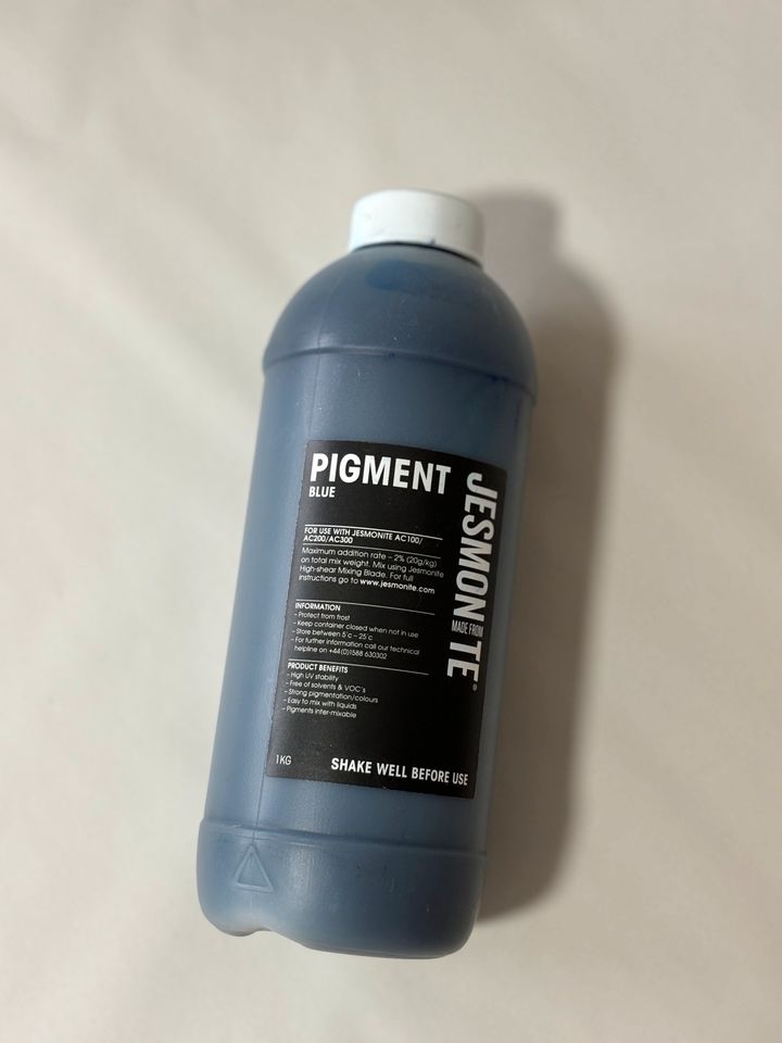 Jesmonite Pigmebt blau 1kg Flasche fast voll in Hamburg