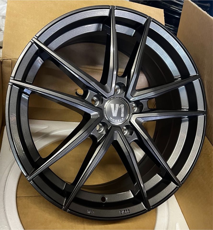 Satz V1 Wheels V3 8.0Jx18H2 ET 45 5x112 Grau EK2049 in Marktzeuln