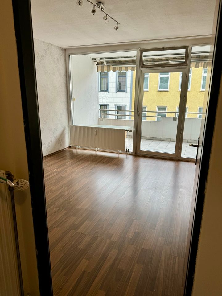 2 Zimmer Sanierte 60qm Wohnung mit Balkon und Garage in Krefeld