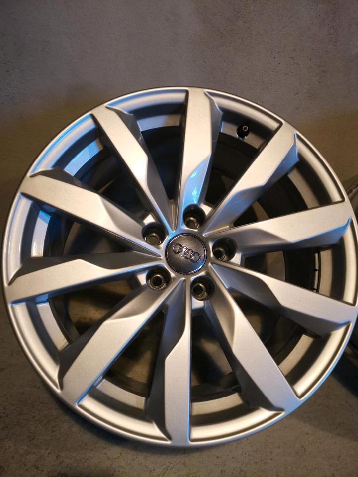 2x Felgen Audi 18Zoll 5x112 A5 S5 F5 A4 S4 B9 8W  8W0601025AL in Althengstett