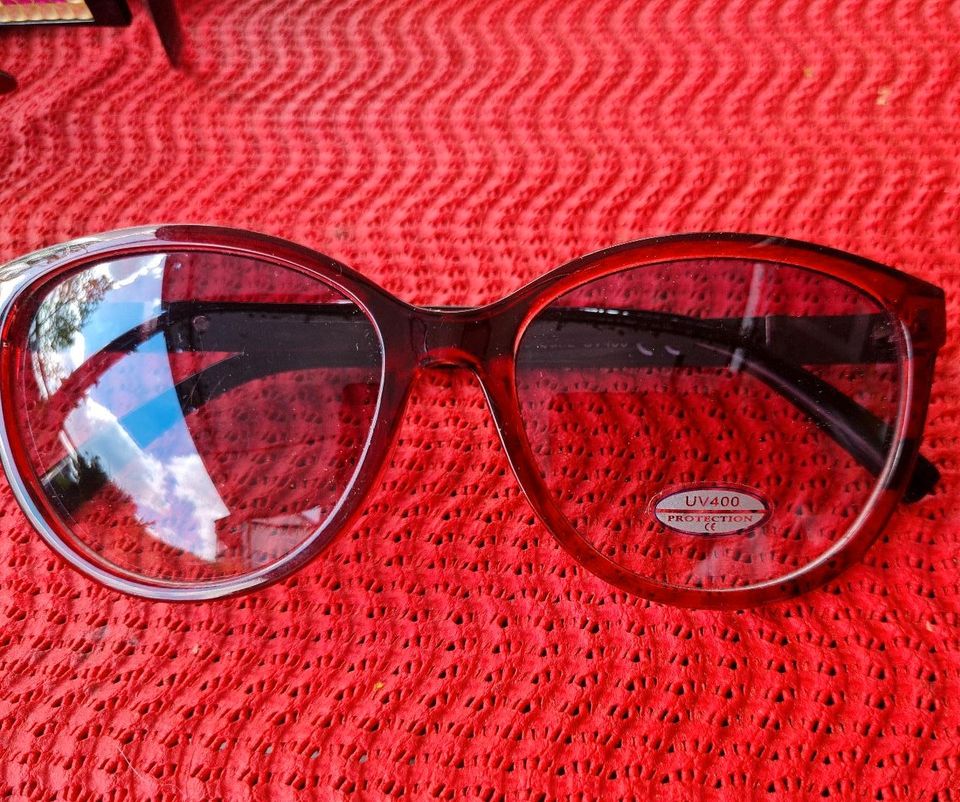 Vintage Rot Schwarz Sonnenbrille Cat .2  UV 400 in Solingen