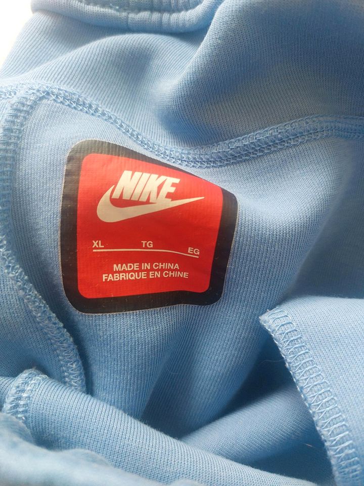 Nike Tech Fleece Trainingsanzug in Stuttgart